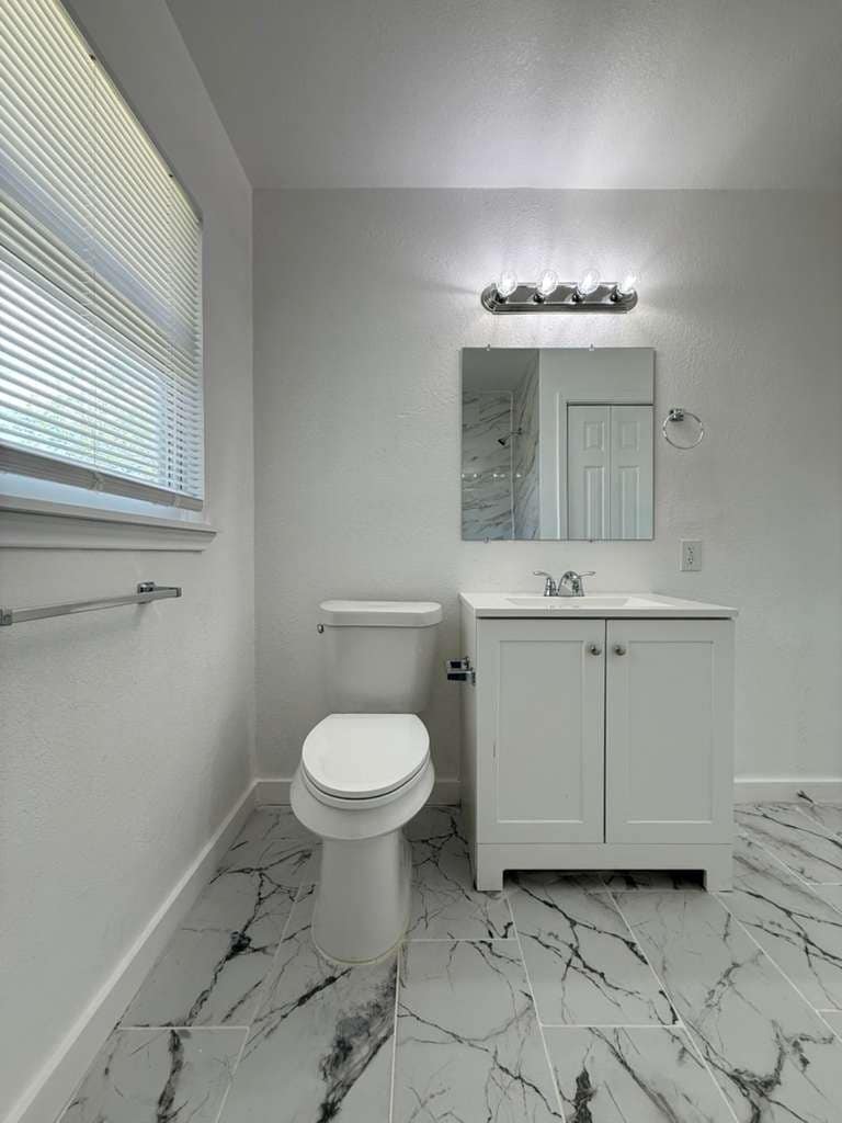 Building Photo - 339 Brettonwood Dr