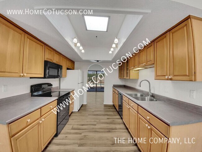 Building Photo - 5243 N Stonehouse Pl