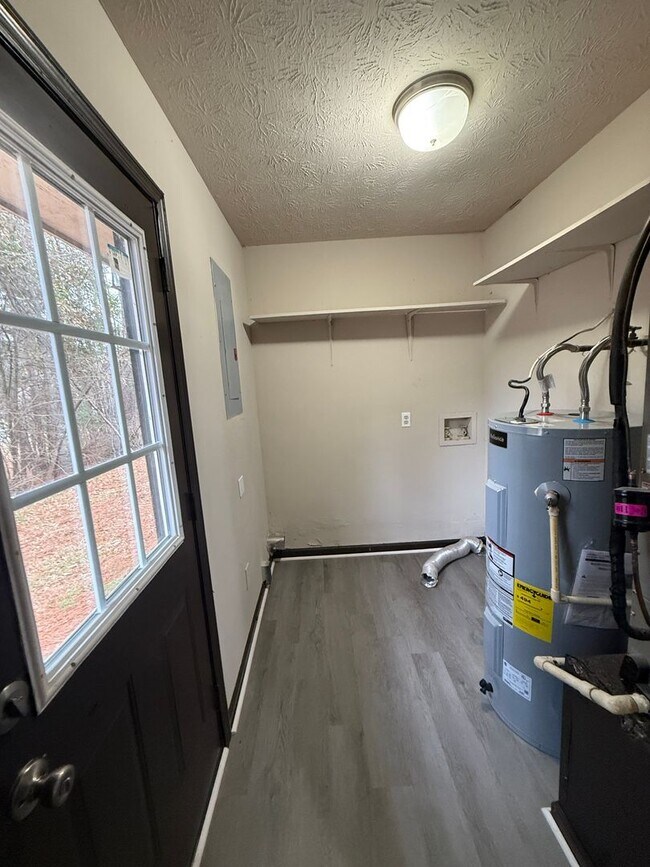 Building Photo - 210/212 Nicole Cir