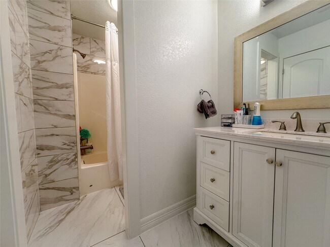 Building Photo - 18323 River Sage Dr