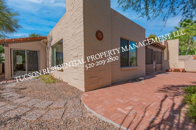 Building Photo - 5084 N Camino Del Lazo
