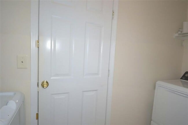 Building Photo - 5799 Cedar Croft Ln