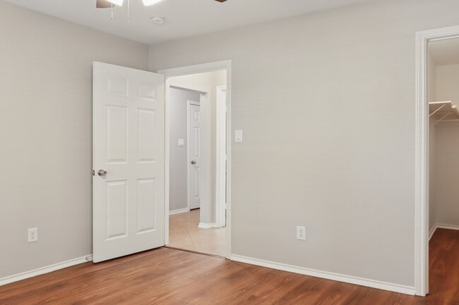 Building Photo - 1401 Paige St