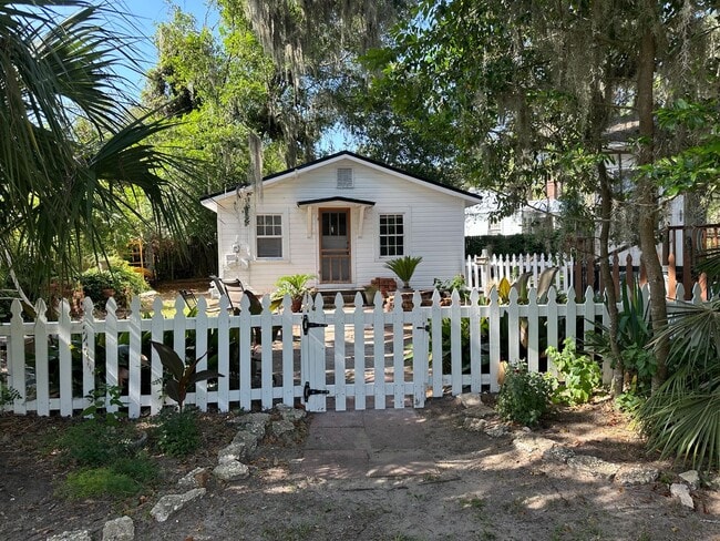 Building Photo - Furnished Studio Available in Pigeon Point