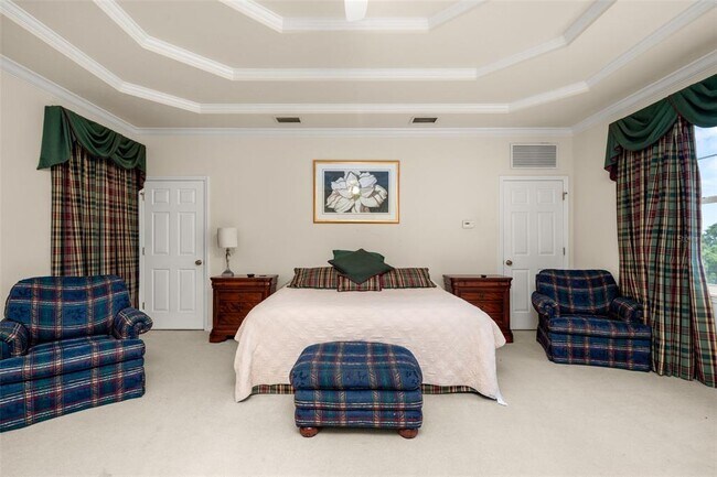 Building Photo - 2551 Lakeview Dr