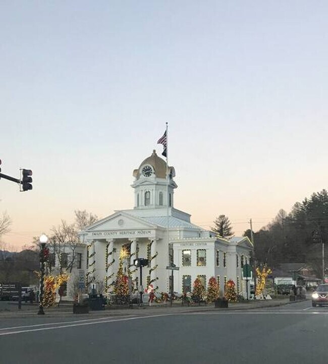 Building Photo - 62 Bailey Ave