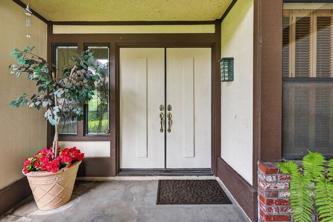 Building Photo - 5BR; 3BA Pool Home with Stunning Views in ...