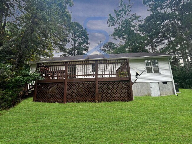 Building Photo - Move in before November 15th and choose yo...