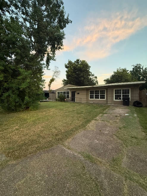 Building Photo - 5942 Willow Glen Dr