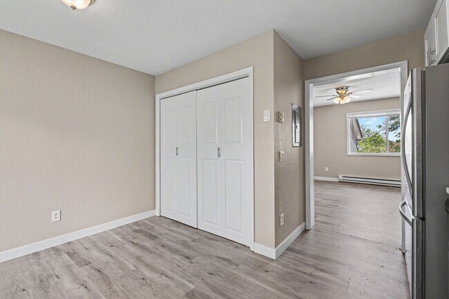 Building Photo - FOR RENT! Beautifully Remodeled 2 Bed/1 Bath Unit – Don’t Miss Out!