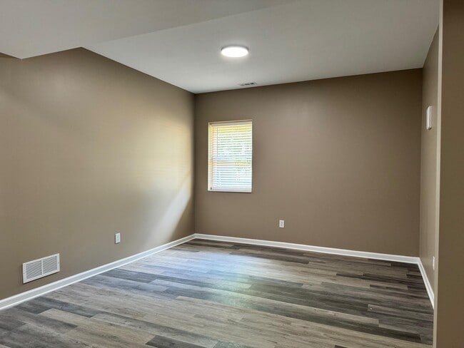 Building Photo - 222 Beechwood Dr