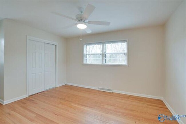 Building Photo - 814 Cleermont Dr SE