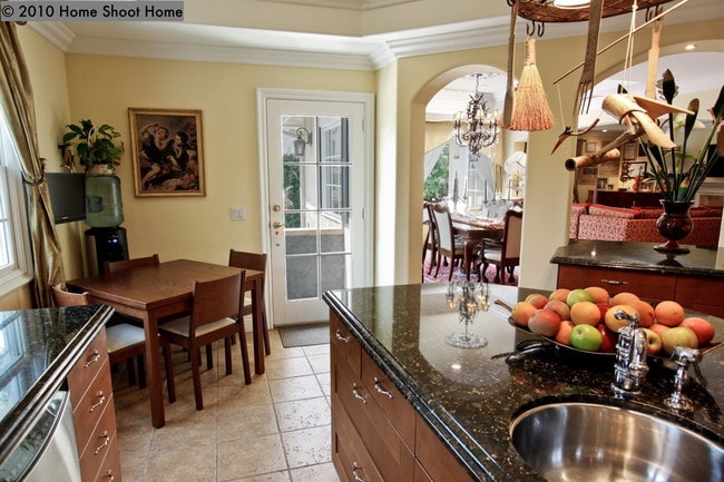 Kitchen - 2340 Brigden Rd