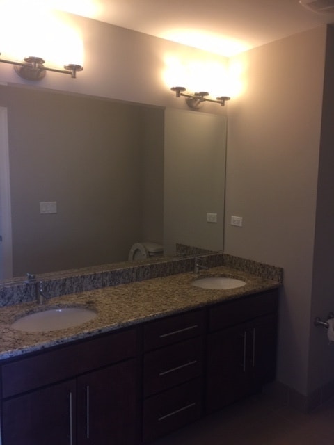 Building Photo - 728 N Diamond Lake Rd