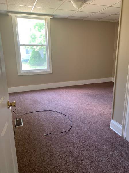 Building Photo - Updated 1 Bedroom Apartment