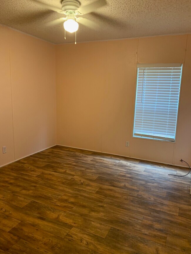 Building Photo - Bril