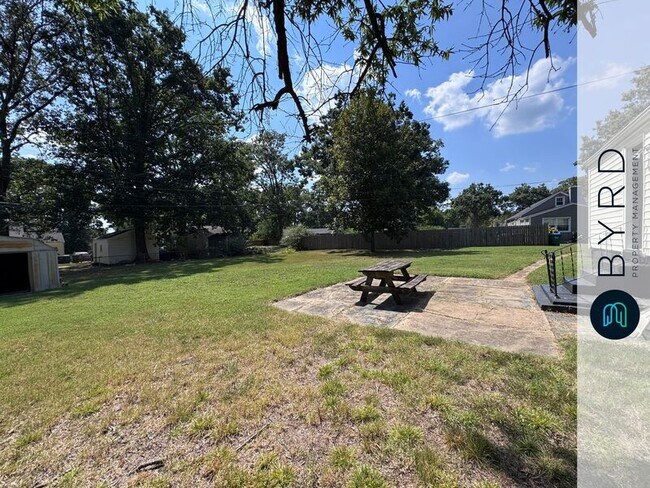 Building Photo - 5231 Rockland Rd