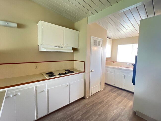 Building Photo - 6tp3110