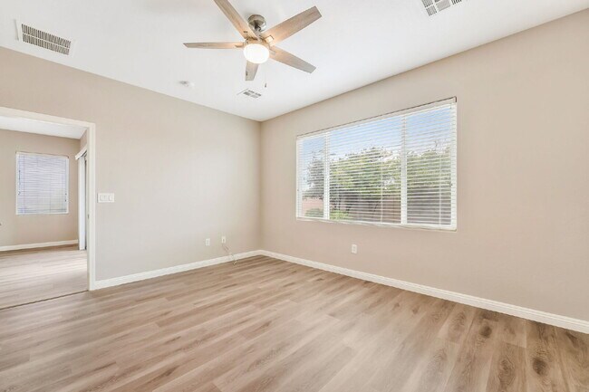 Building Photo - 55 and older Neighborhood in SOLERA DEL WEBB.  2 Bedroom, 2 bathroom