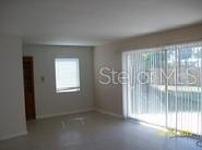Building Photo - 2433 Deedra St