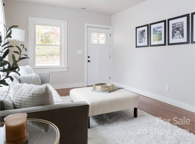 Building Photo - 338 N Main St