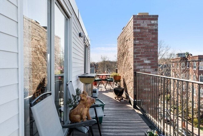 Building Photo - 76 Garfield St