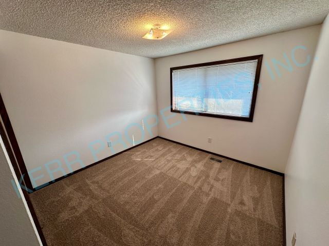 Building Photo - Charming 3-Bed Troutdale Home with Spacious 2,114 Sq Ft Layout & 2.5 Baths!