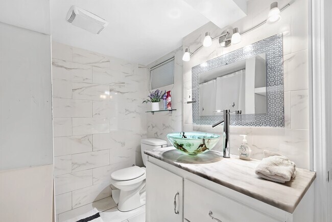 Building Photo - 875 Granite St