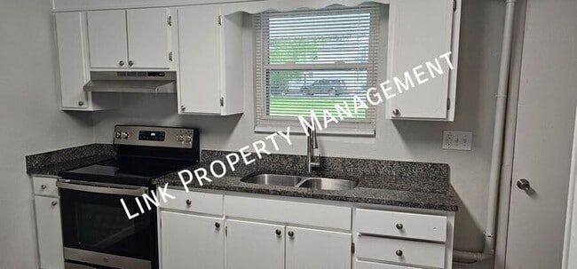 Building Photo - 1640 Keeble St