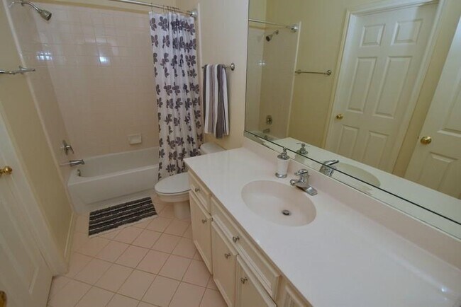 Building Photo - 6841 Staffordshire Blvd