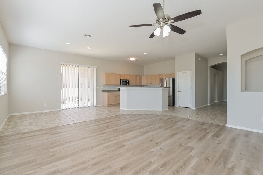 Building Photo - 7685 E Placita Luna Preciosa