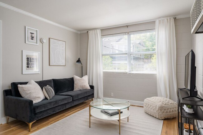 Building Photo - One Bedroom Across From Walking & Biking Trails in Fisher Park - Water & Parking Included