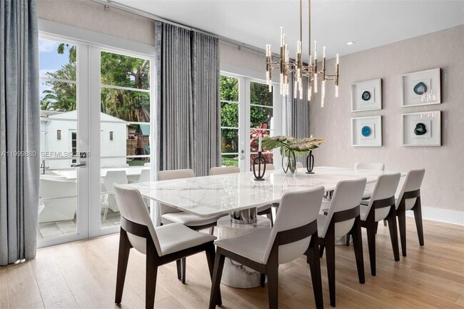 Building Photo - 2887 Pine Tree Dr