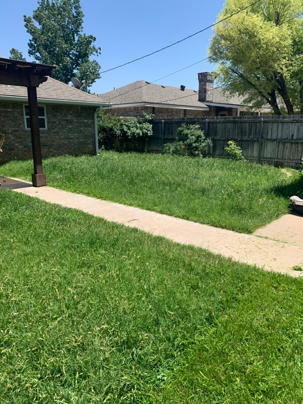 Building Photo - 3403 Crestmont Dr
