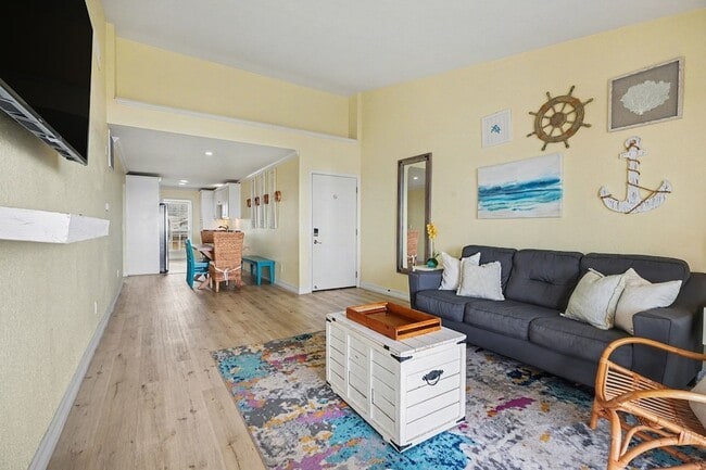 Building Photo - 7000 Seawall Blvd