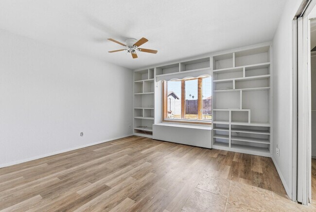 Building Photo - 4047 W Sweetwater Ave