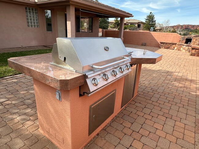 Building Photo - HOUSE - RED ROCK VIEWS - MOVE IN SPECIAL!