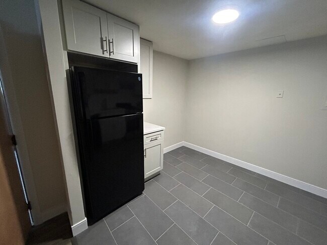 Building Photo - 16 Walnut St