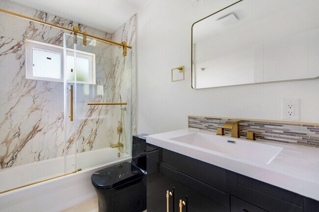 Building Photo - 117 Avenida Algodon