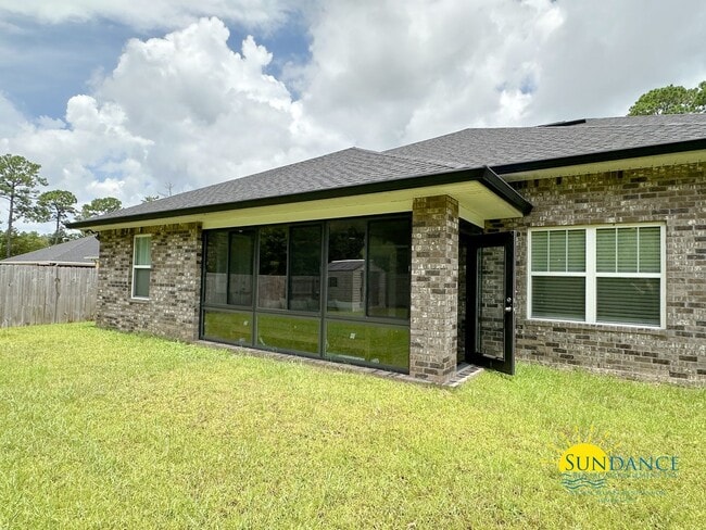 Building Photo - 5 Bedroom like new BEAUTIFUL Navarre home, call today!