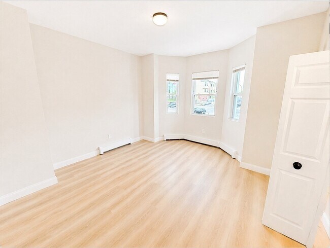 Building Photo - 53 White St