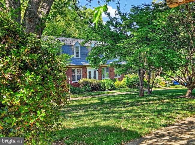 Building Photo - 1030 S Barton St