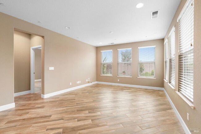 Building Photo - 123 Alpine Dr