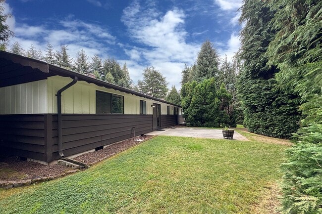 Building Photo - Duplex in Quiet Area of Sequim