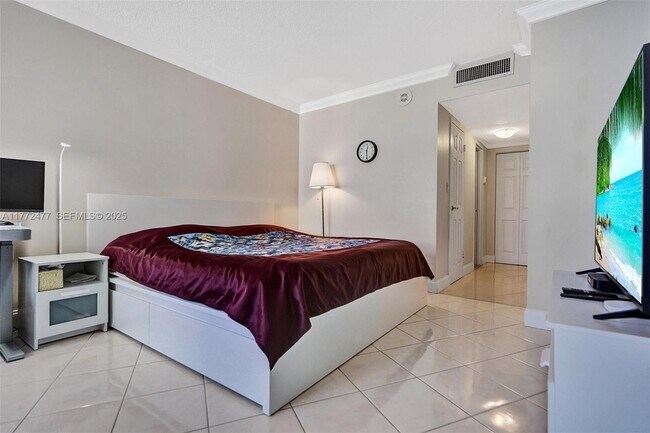 Building Photo - 3180 S Ocean Dr