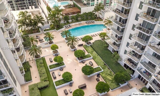 Building Photo - 1050 Brickell Ave