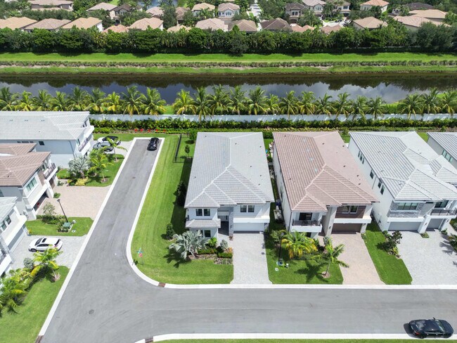 Building Photo - 8151 Laurel Falls Dr