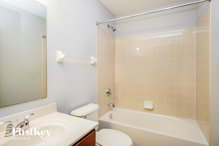 Building Photo - 936 Poppleton Pl N