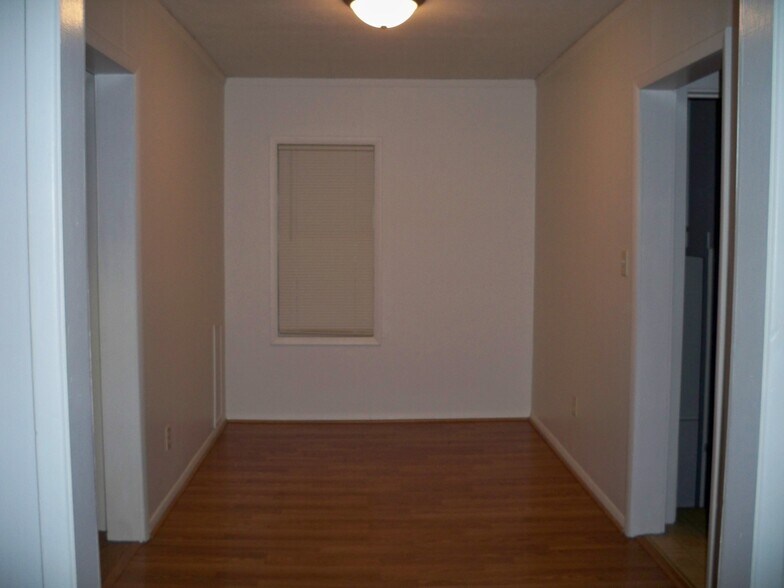 Building Photo - 1501 W Iles Ave