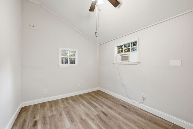 Building Photo - Completely Renovated 2BR/1BA Home on Extra-Large Lot in Jacksonville's Trout River Area***APRIL S...